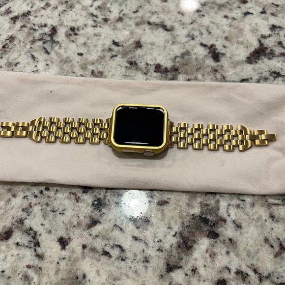 GOLD Classic Apple Watch Strap - Picture 2 of 3